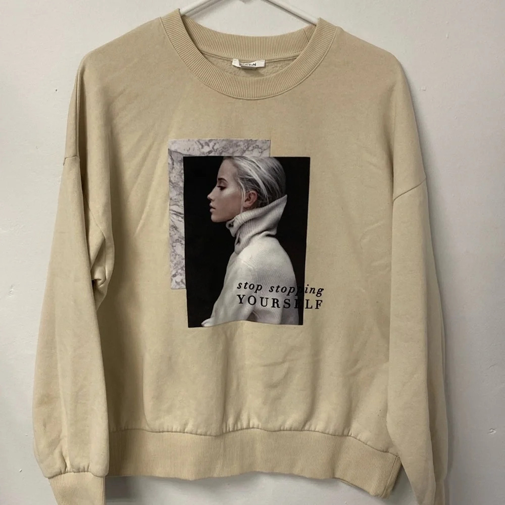 O'STIN Womens Graphic Crewneck Sweatshirt Beige Stop Stopping‎ Yourself Size M